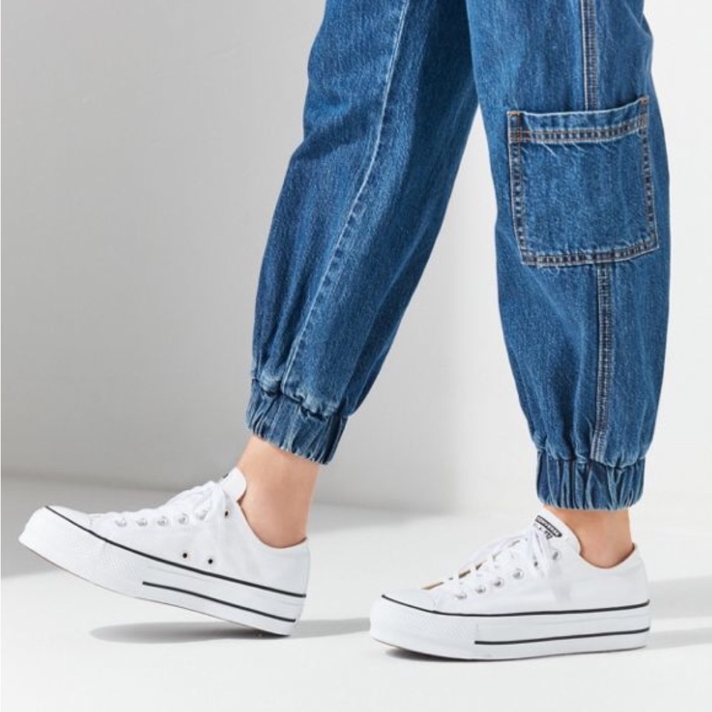 NWOT Lift Low Top Converse